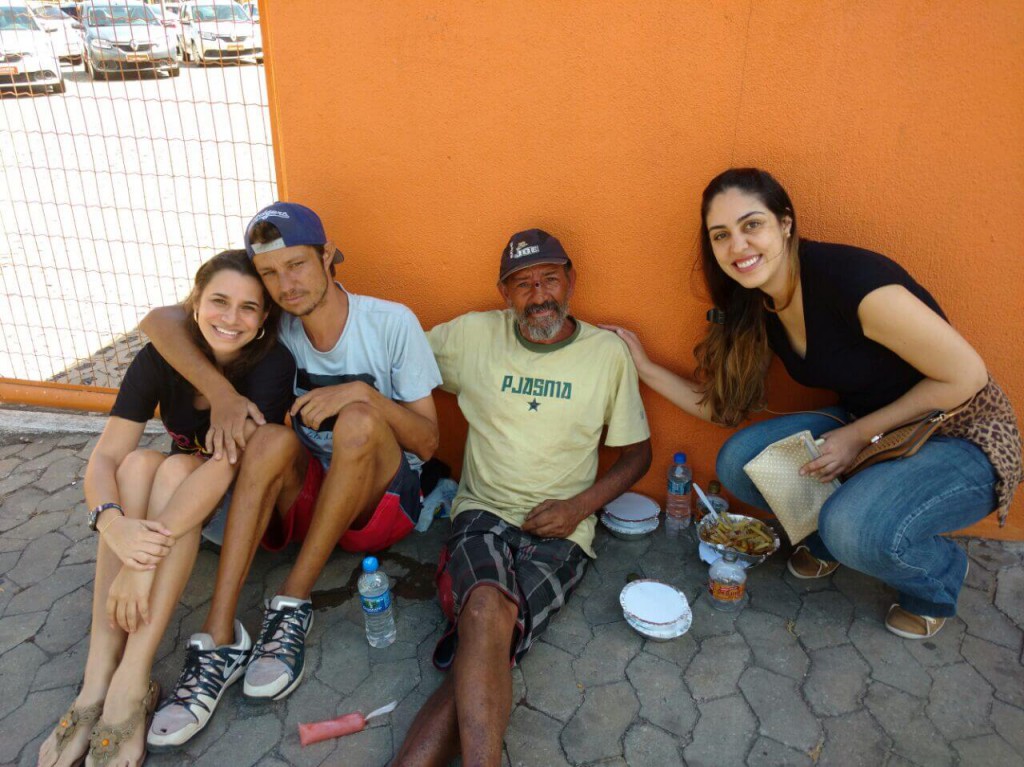 Voltamos à Minas Gerais, mais uma vez através de Patrícia Diniz, Embaixadora Euzaria, que em cada ação transborda amor e foi entregar refeições para pessoas em situação de rua junto com o Projeto Boa Nova Primavera.