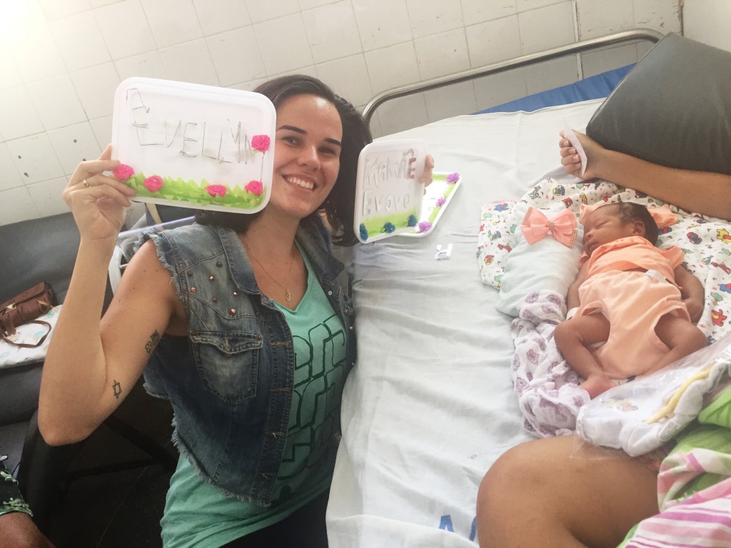 Voltamos à Maternidade Tsylla Balbino para entregar, com muito amor, os mini enxovais gerados por você, para mães e filhos num momento incrível de troca e descobertas entre eles.